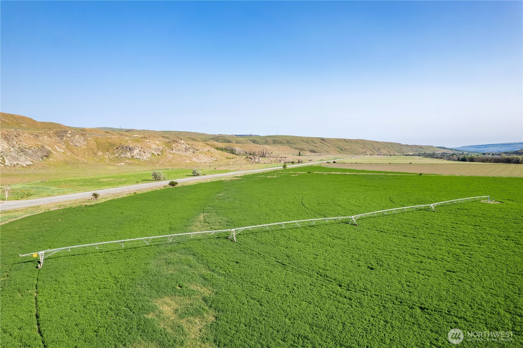 27061 Highway 97 Property Photo 3