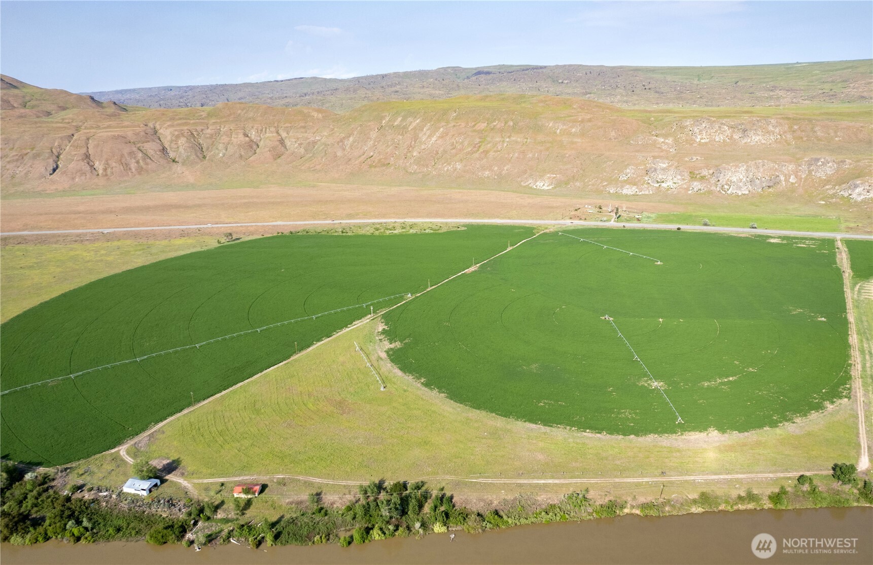 27061 Highway 97 Property Photo 7