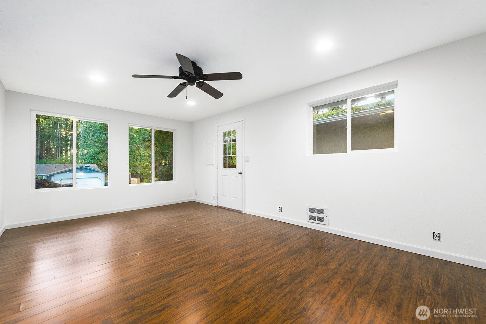 14609 Parkdale Drive Property Photo 12