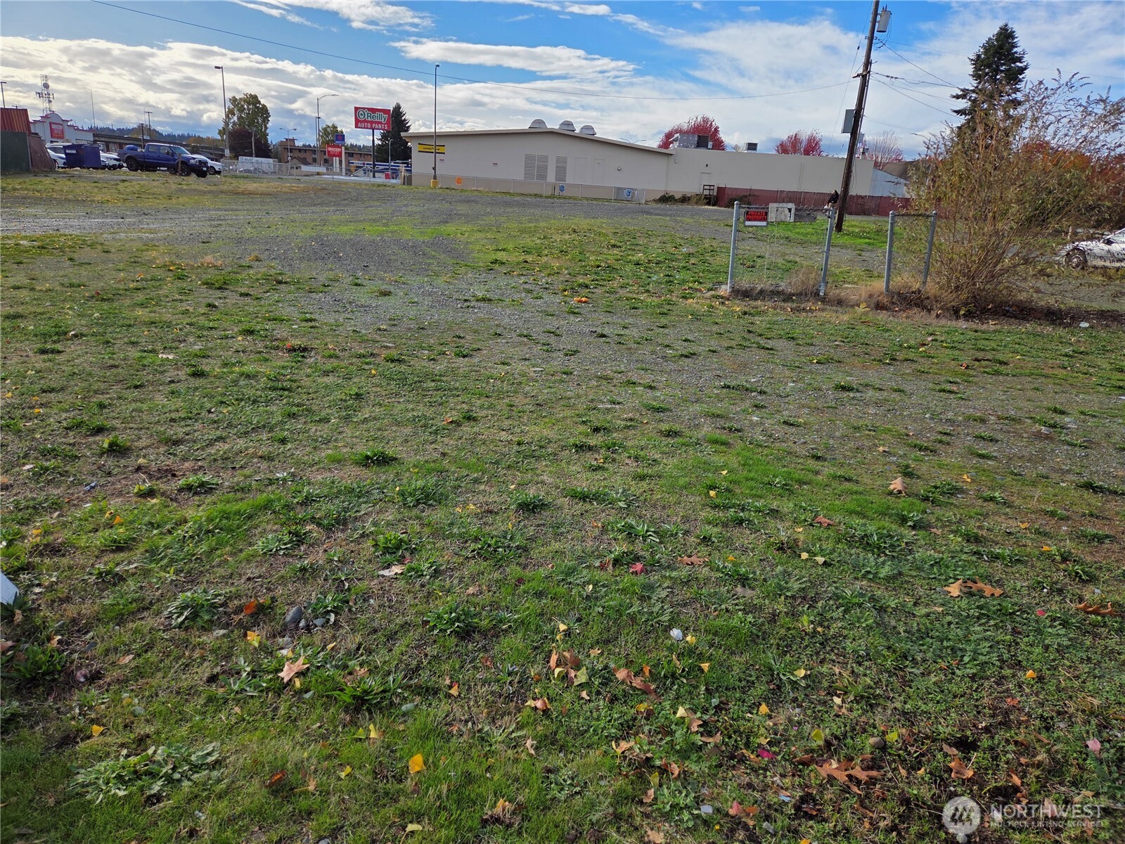 225 Auburn Way Property Photo 4