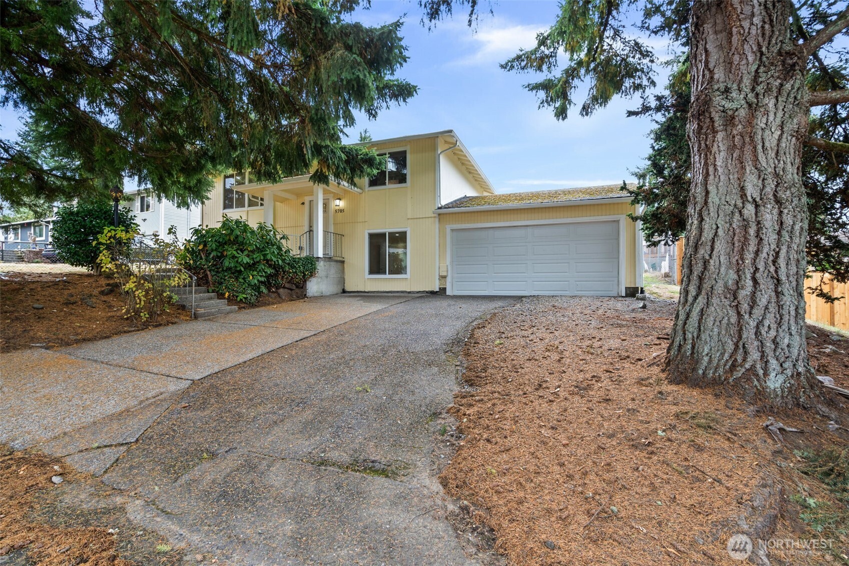 5705 38th Court Property Photo 2