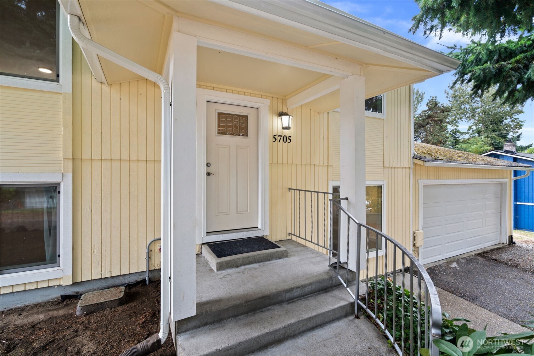 5705 38th Court Property Photo 5