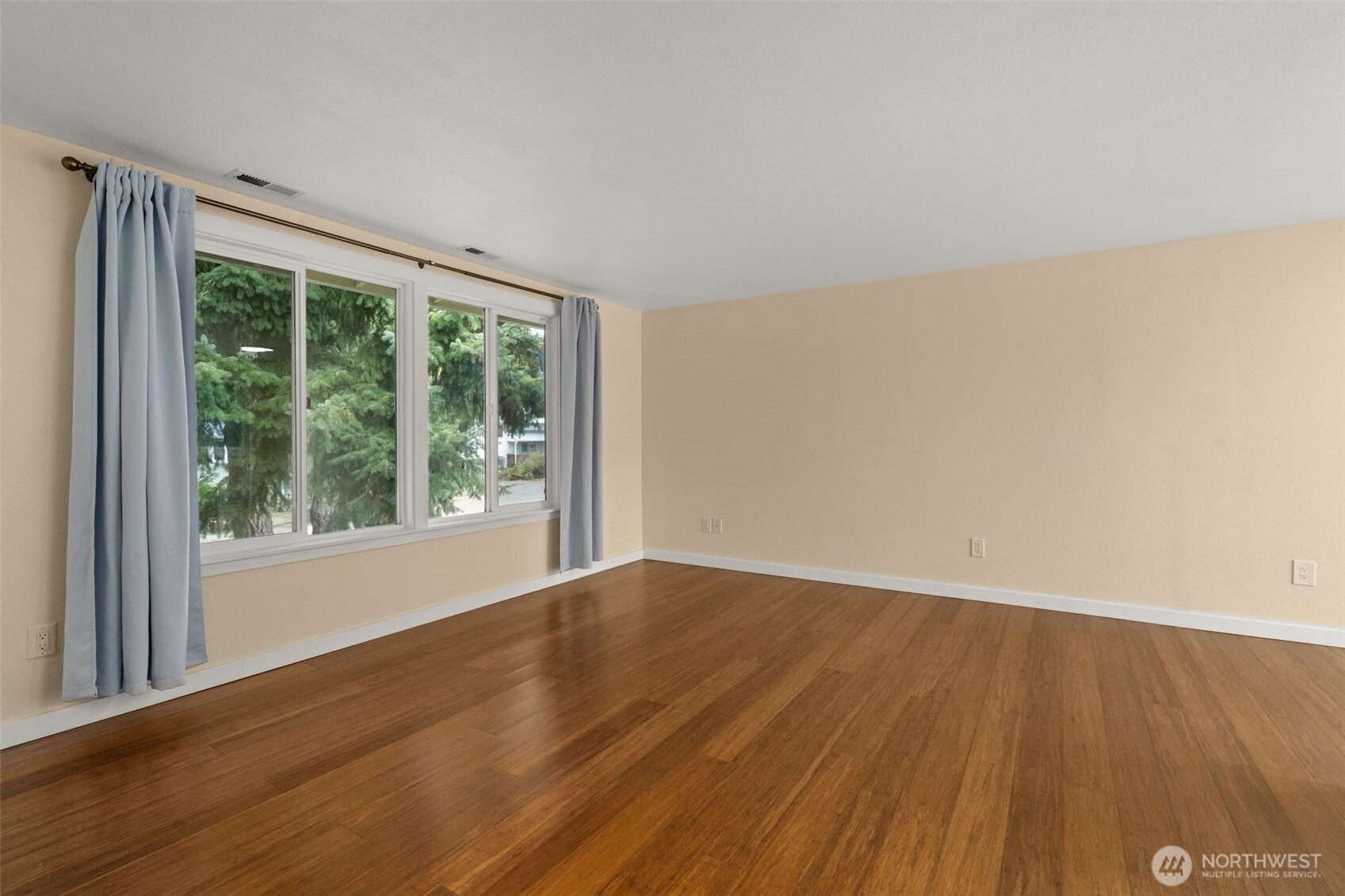 5705 38th Court Property Photo 8