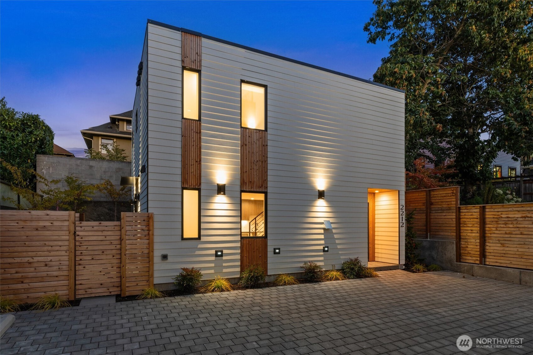 2212 Broadway Property Photo 1