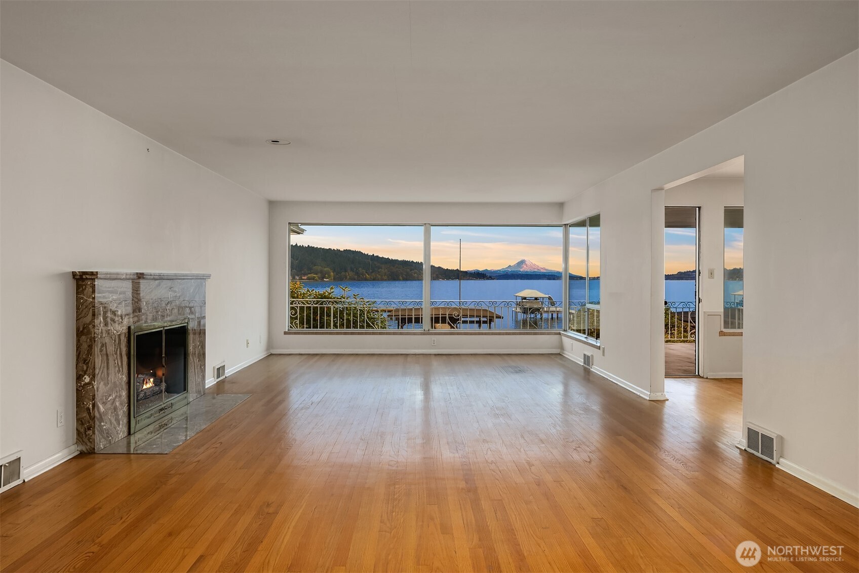 16526 Shore Drive Property Photo 4