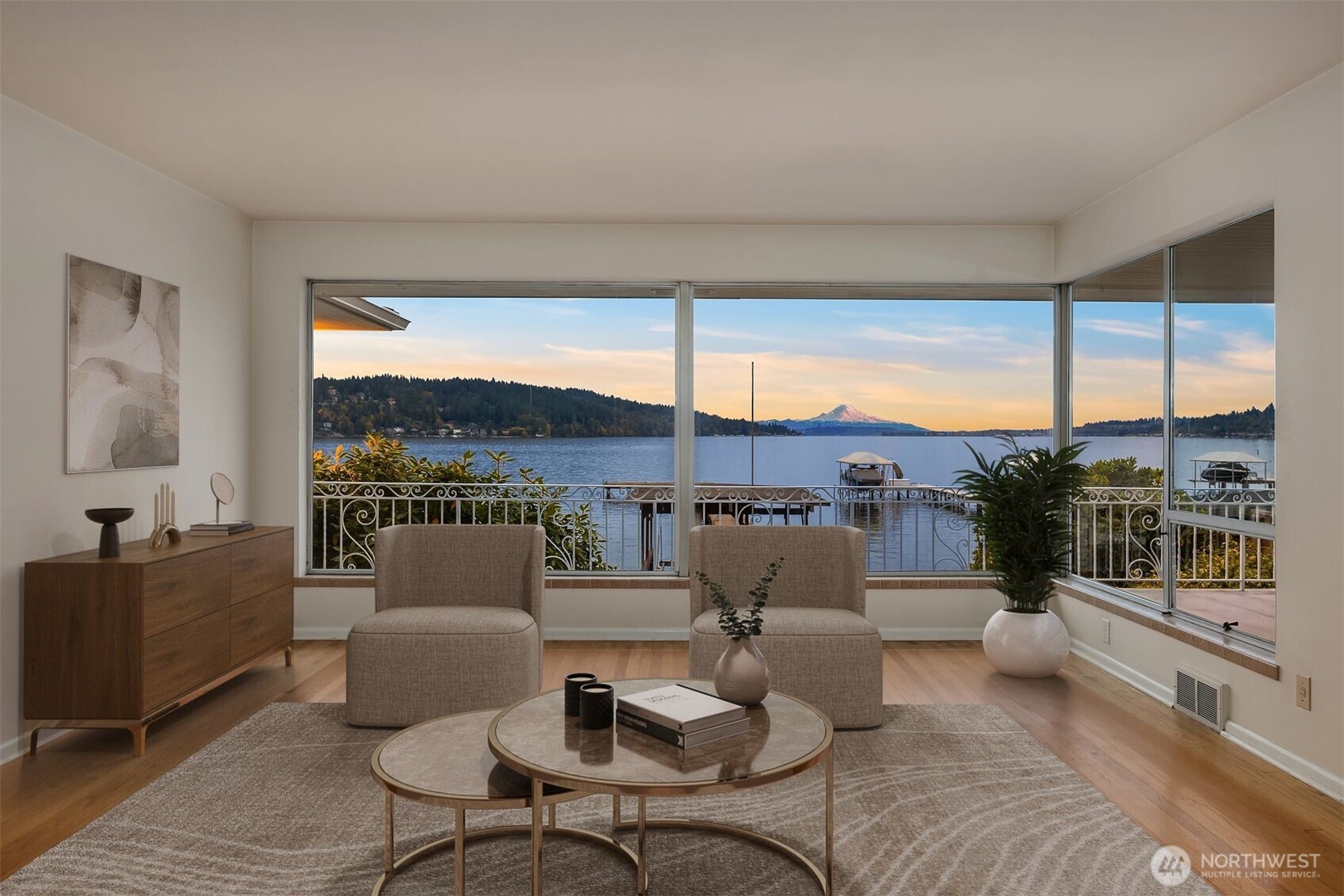 16526 Shore Drive Property Photo 6