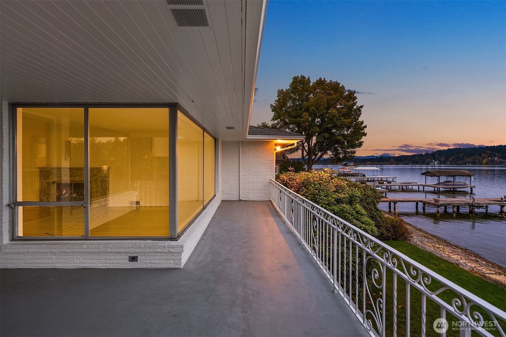 16526 Shore Drive Property Photo 11