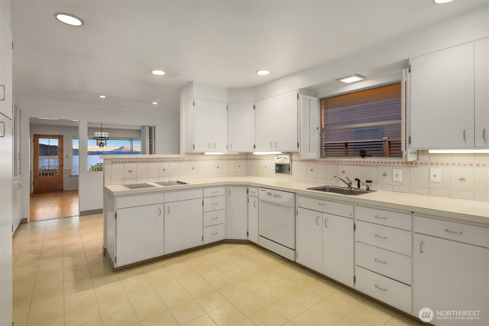 16526 Shore Drive Property Photo 15