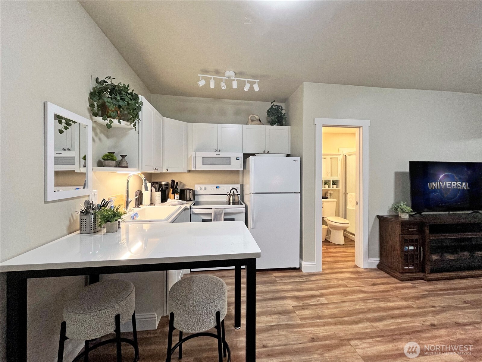 250 Tucker Avenue 24 Property Photo 7