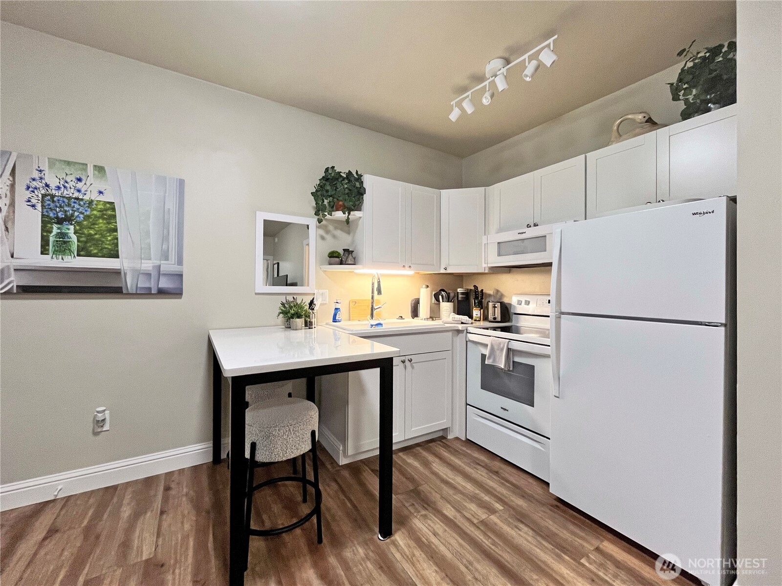 250 Tucker Avenue 24 Property Photo 8