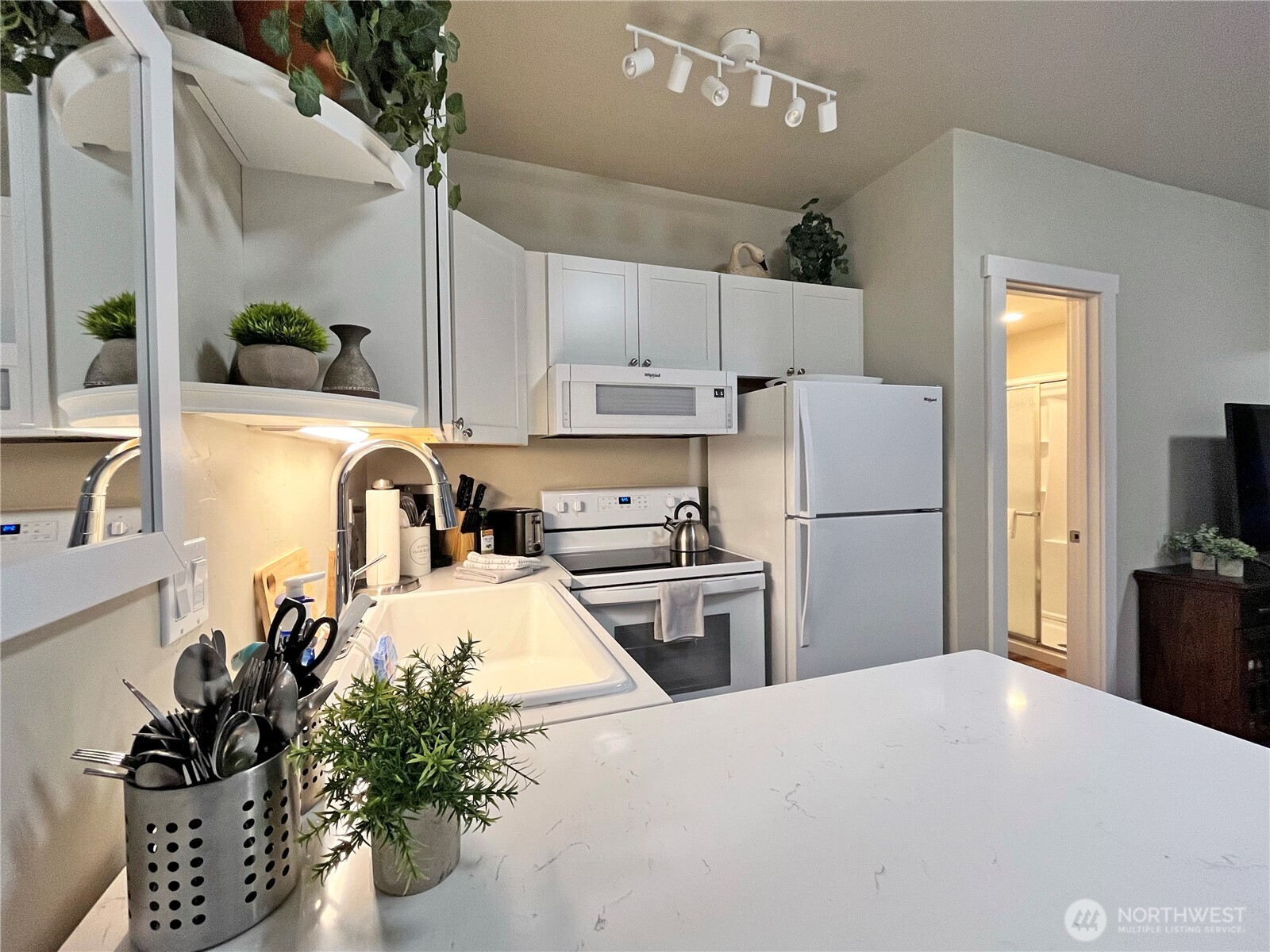 250 Tucker Avenue 24 Property Photo 9