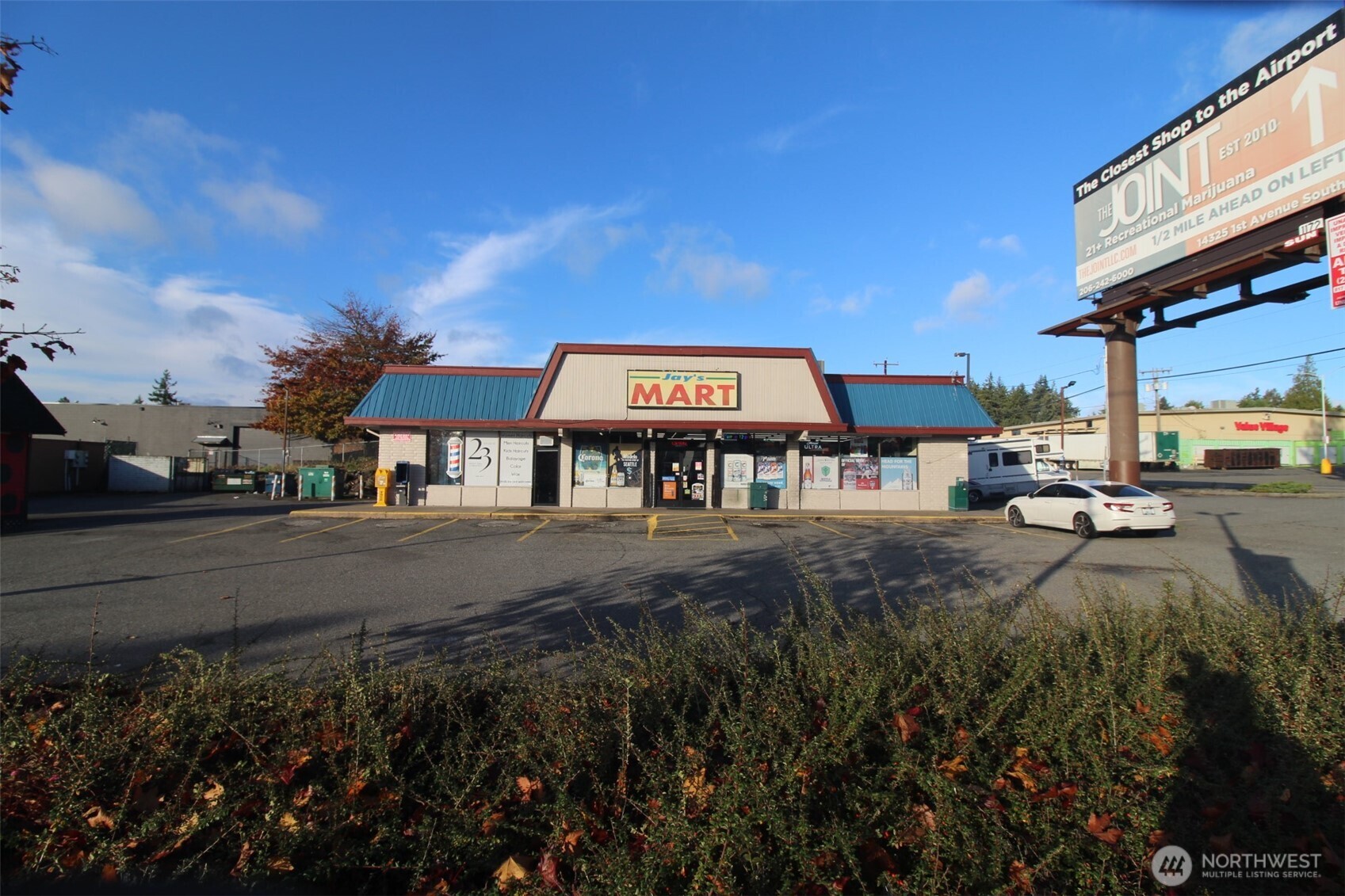 15805 1st Avenue Property Photo 2