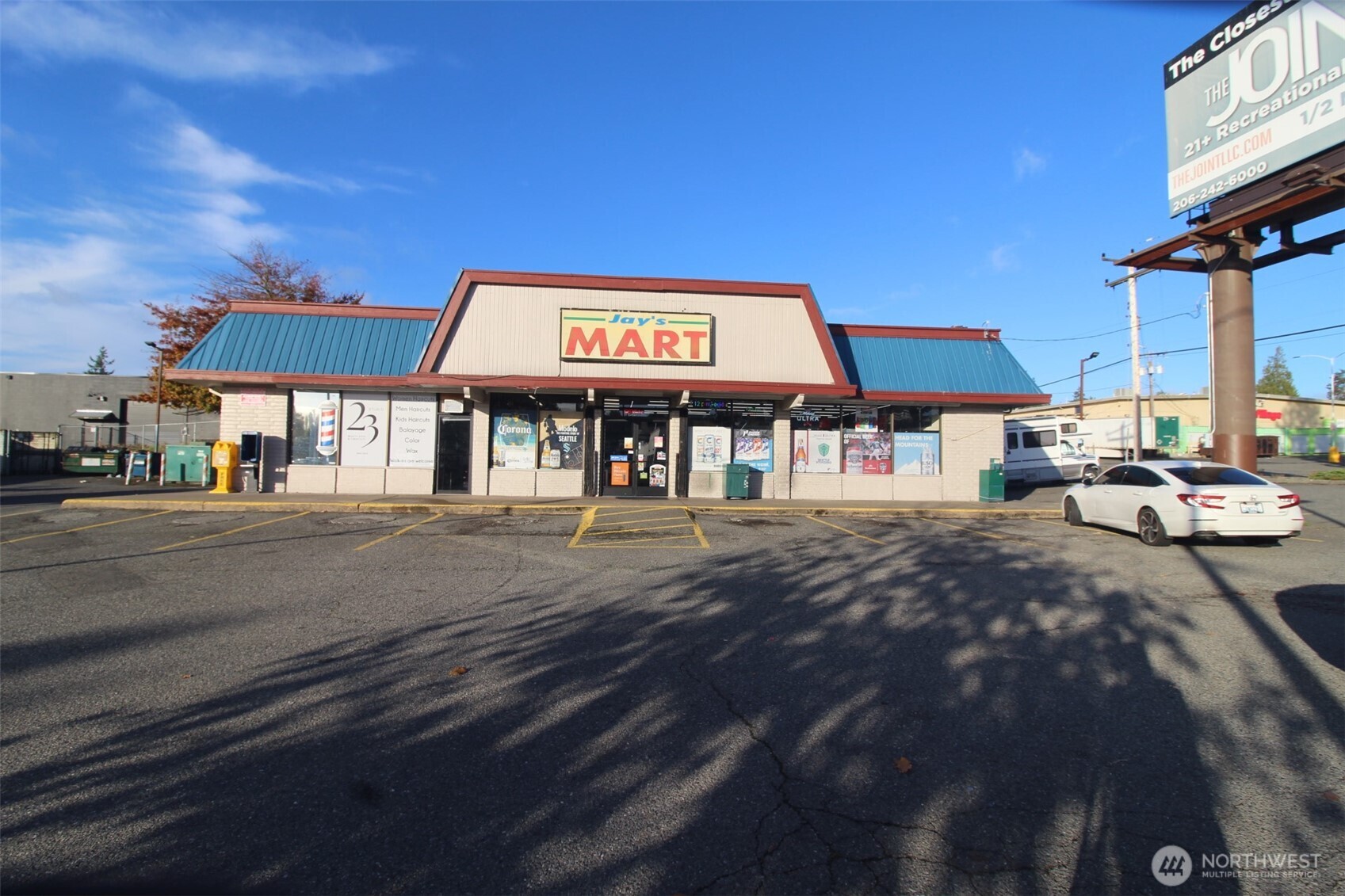 15805 1st Avenue Property Photo 5