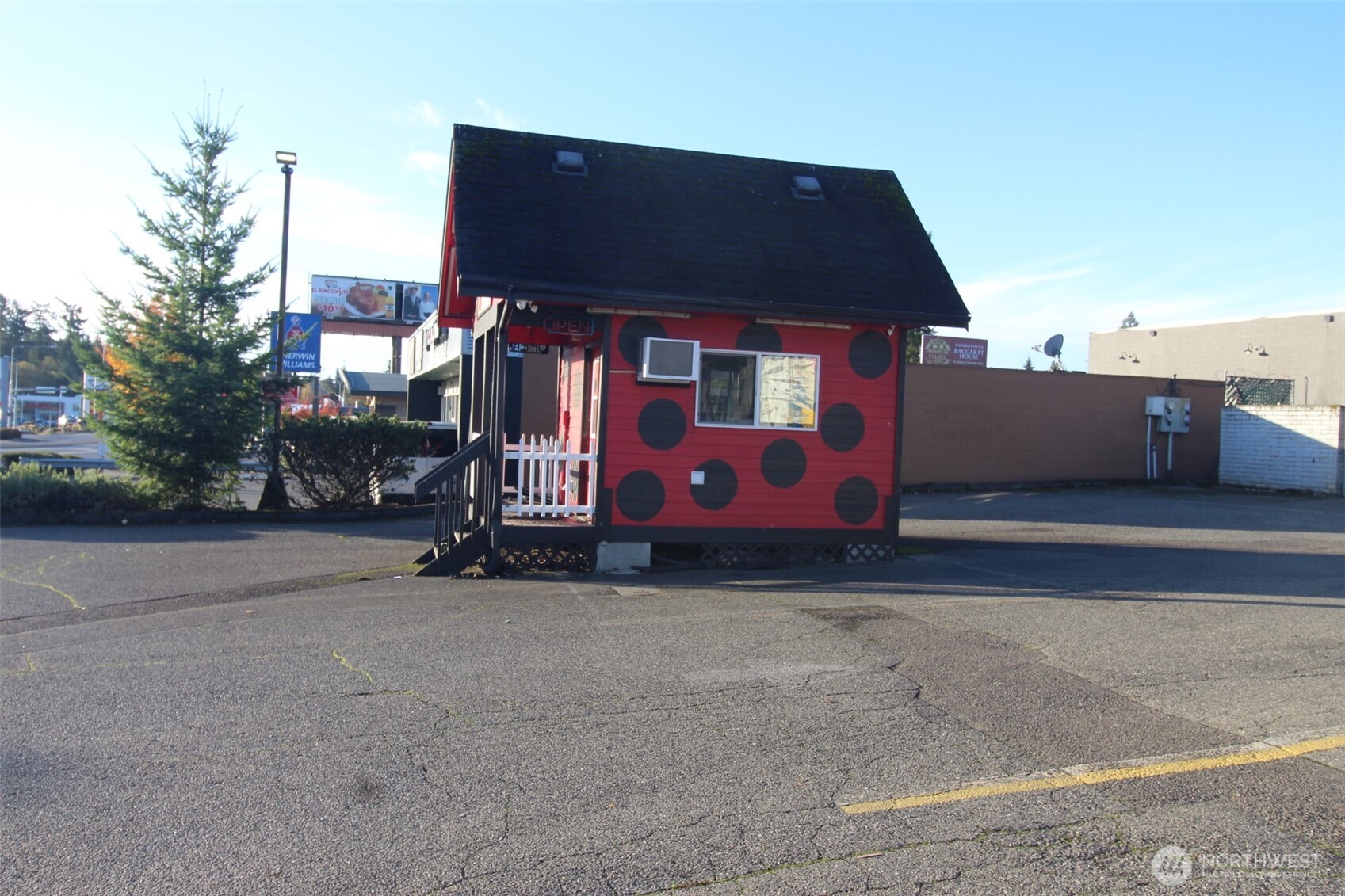 15805 1st Avenue Property Photo 9
