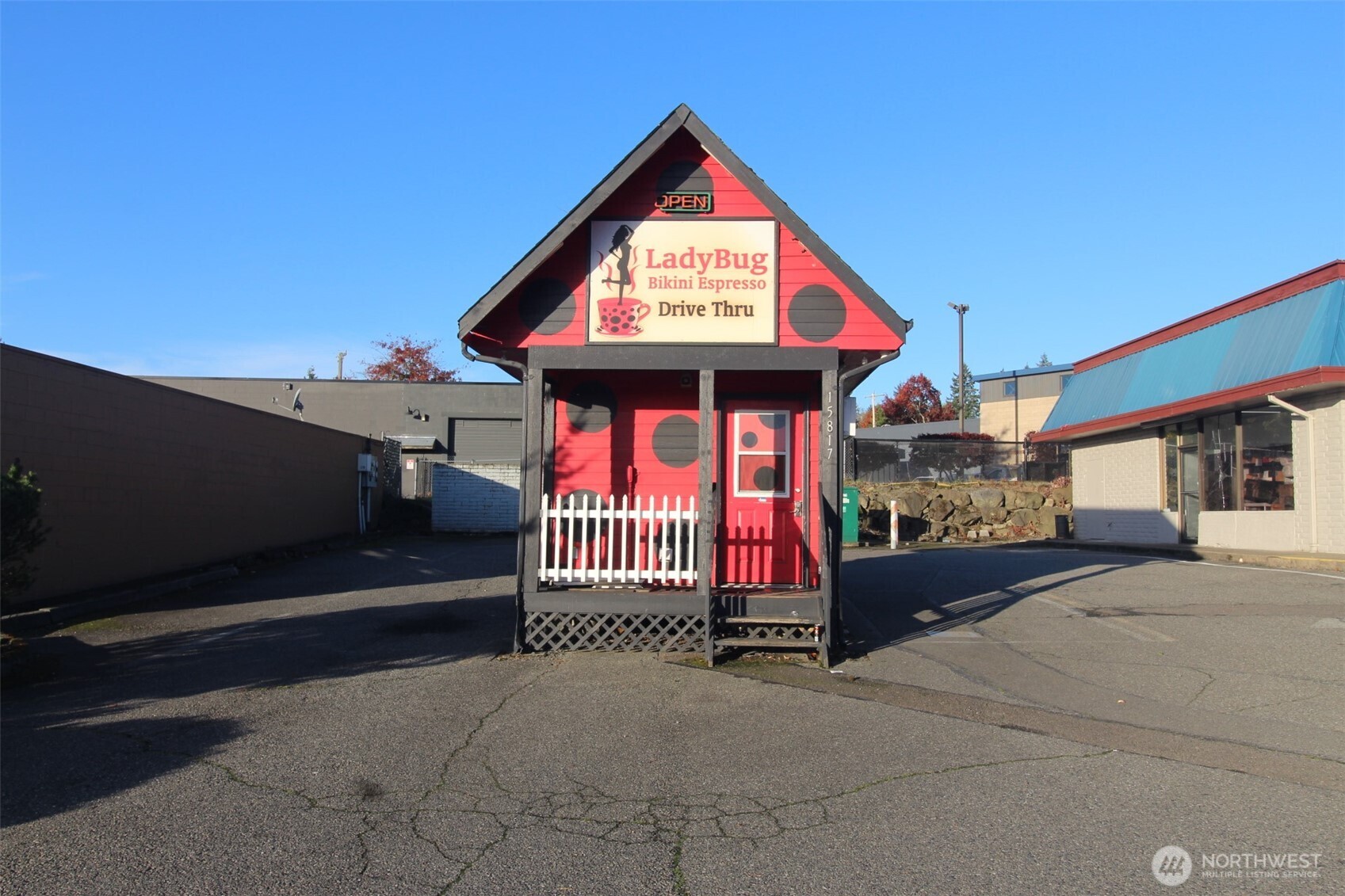 15805 1st Avenue Property Photo 10