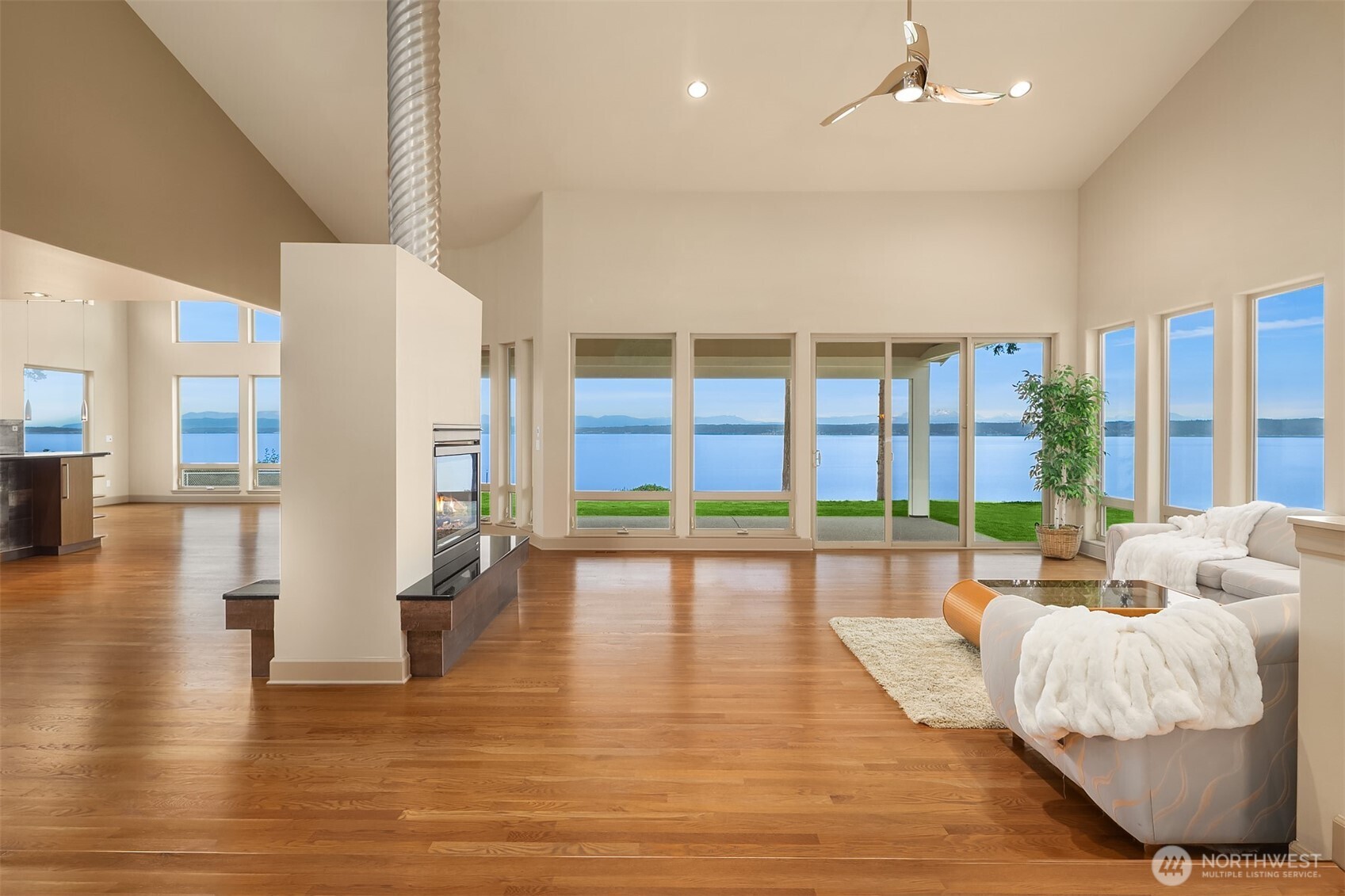 1639 S Country Club Drive Property Photo 6