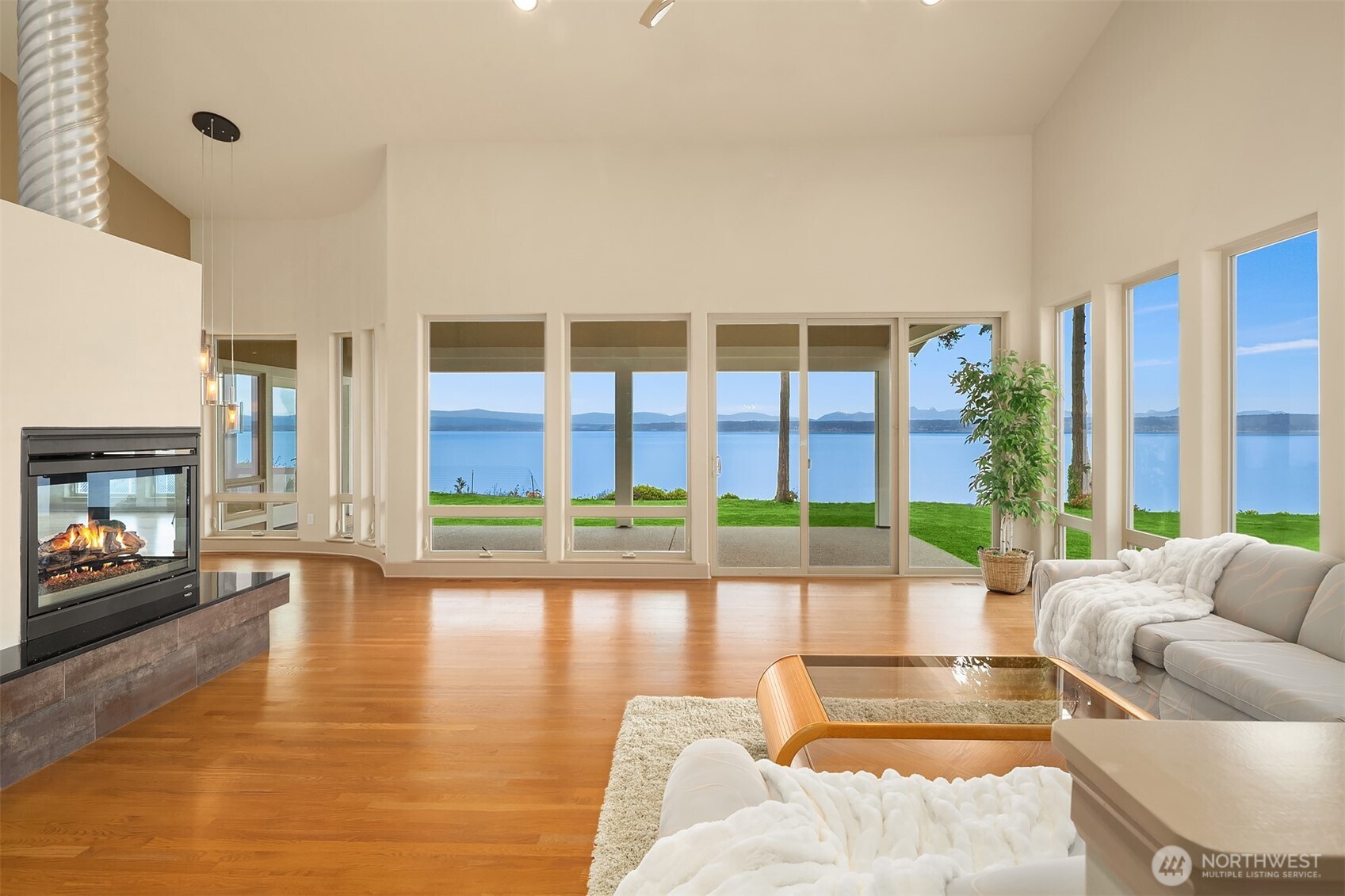 1639 S Country Club Drive Property Photo 7