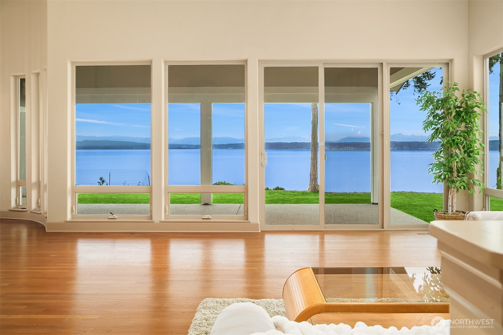 1639 S Country Club Drive Property Photo 11