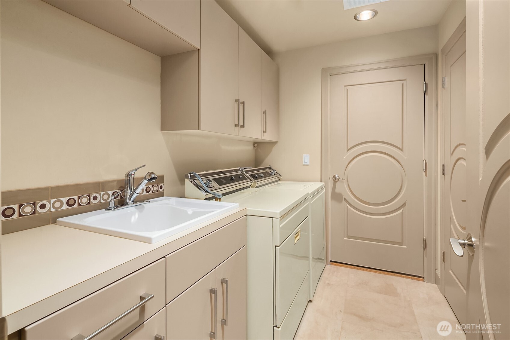 1639 S Country Club Drive Property Photo 23