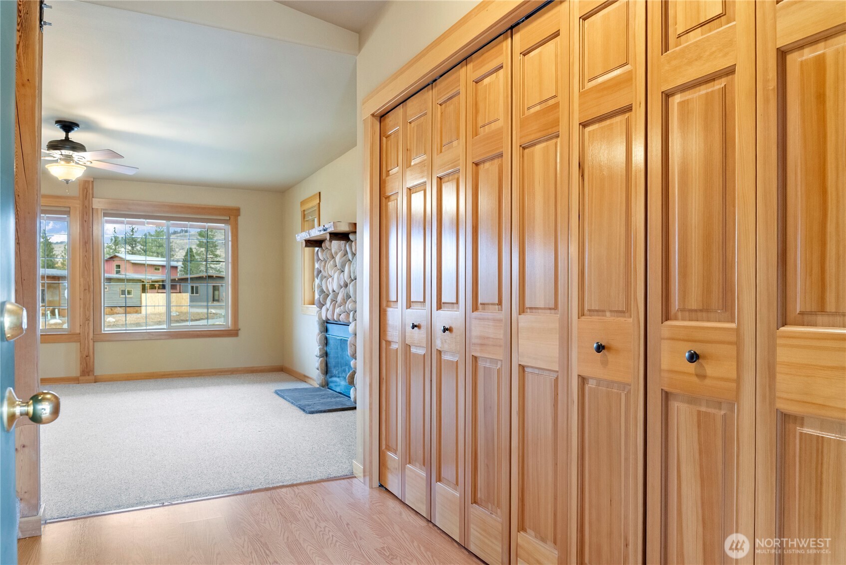 300 Cascadian Court 15 Property Photo 5