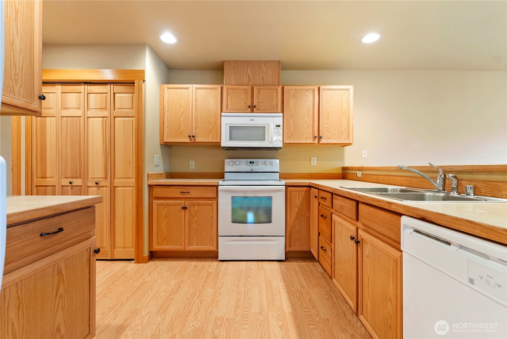 300 Cascadian Court 15 Property Photo 12
