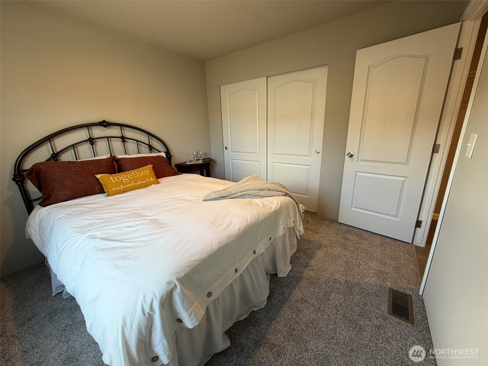 2010 Broadway Avenue 38 Property Photo 19