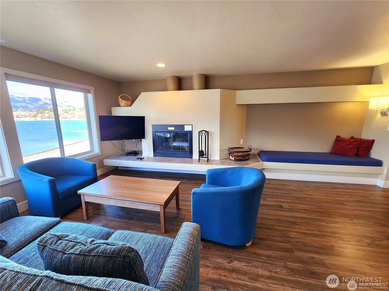 1 Lakeside 714-o Property Photo 7