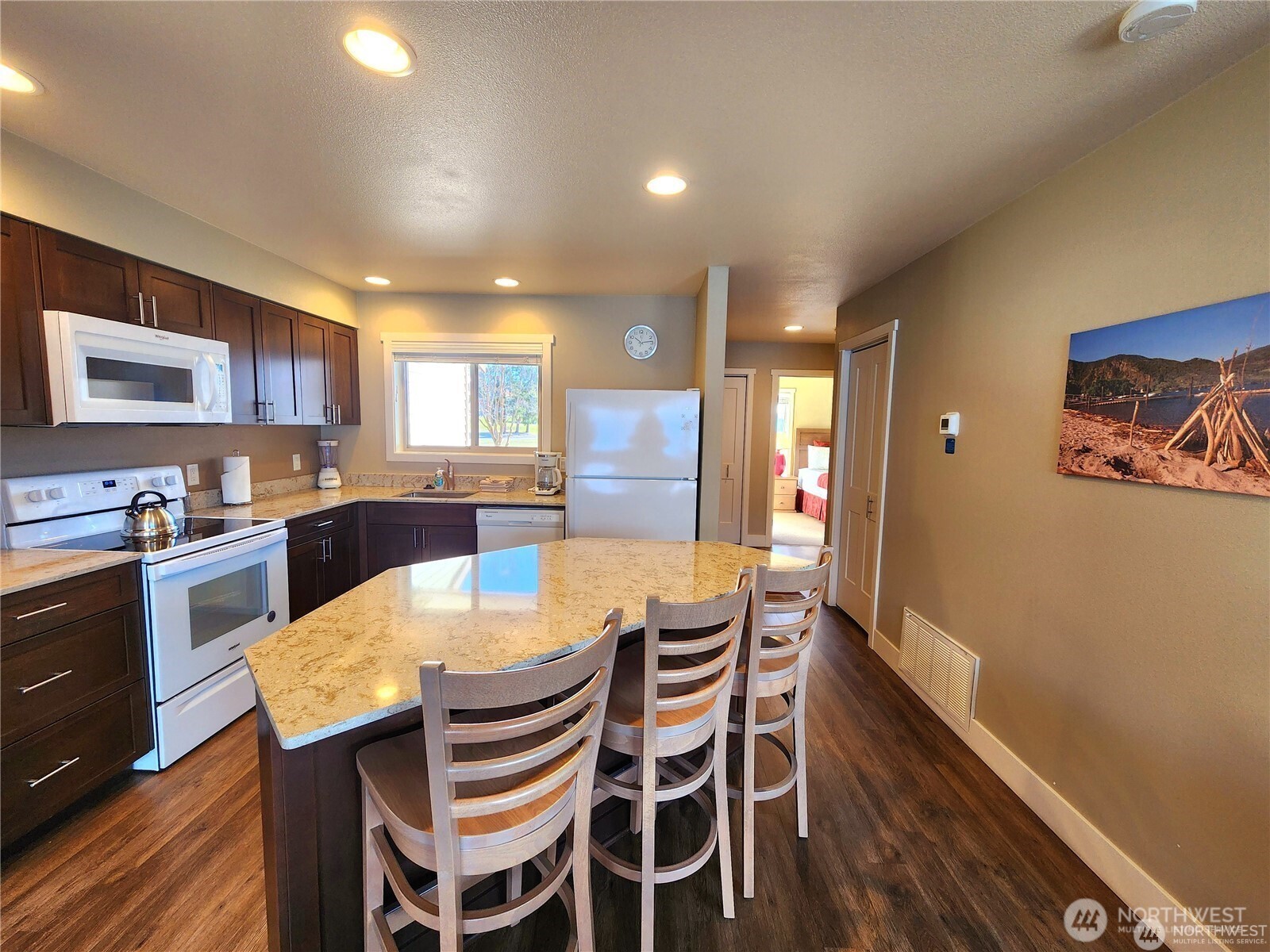 1 Lakeside 714-o Property Photo 10