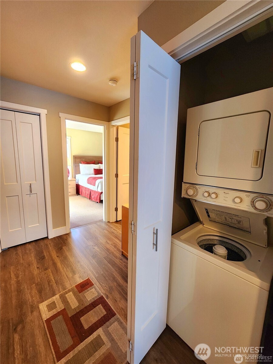 1 Lakeside 714-o Property Photo 15