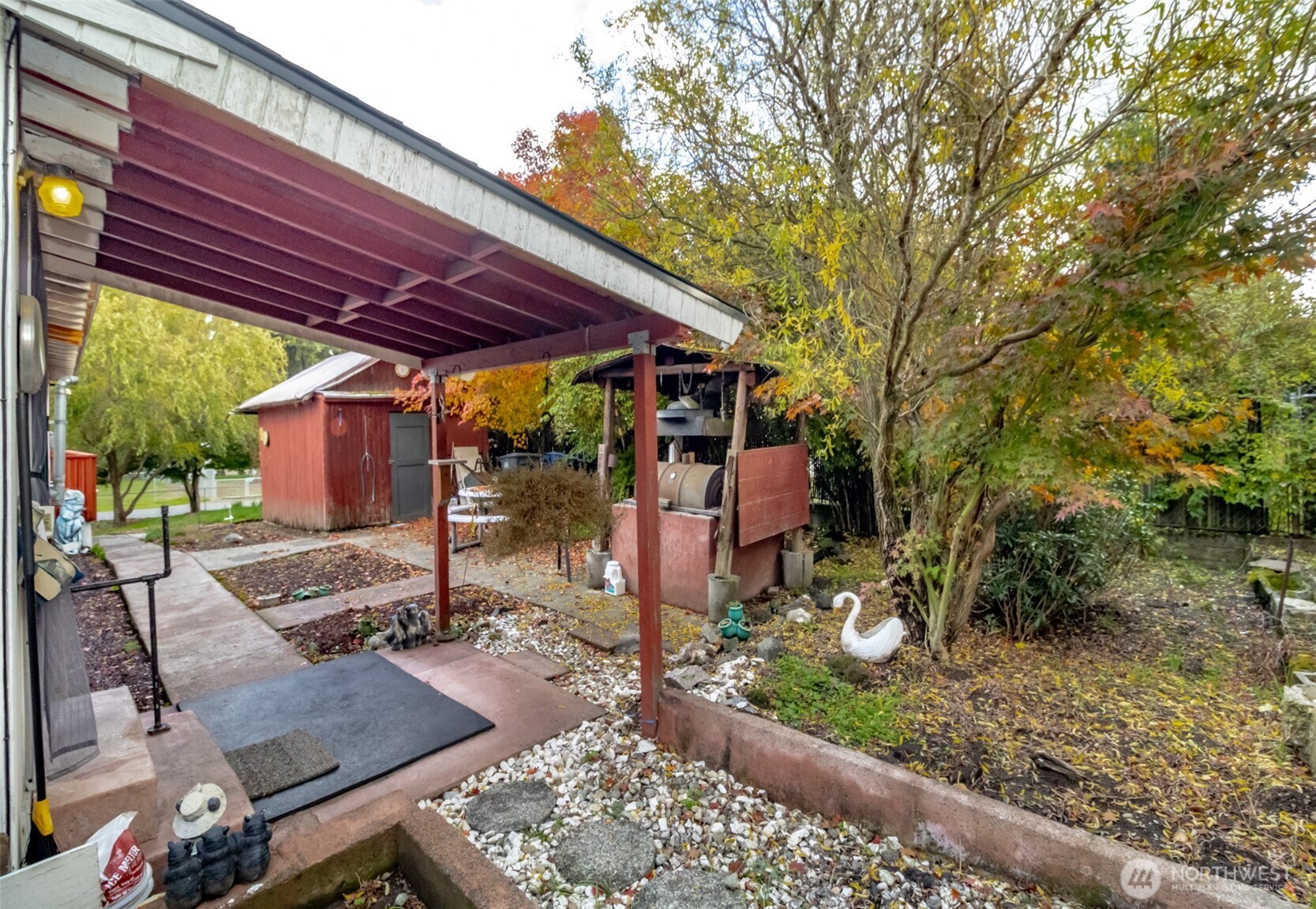 25406 E 37th Avenue Property Photo 8
