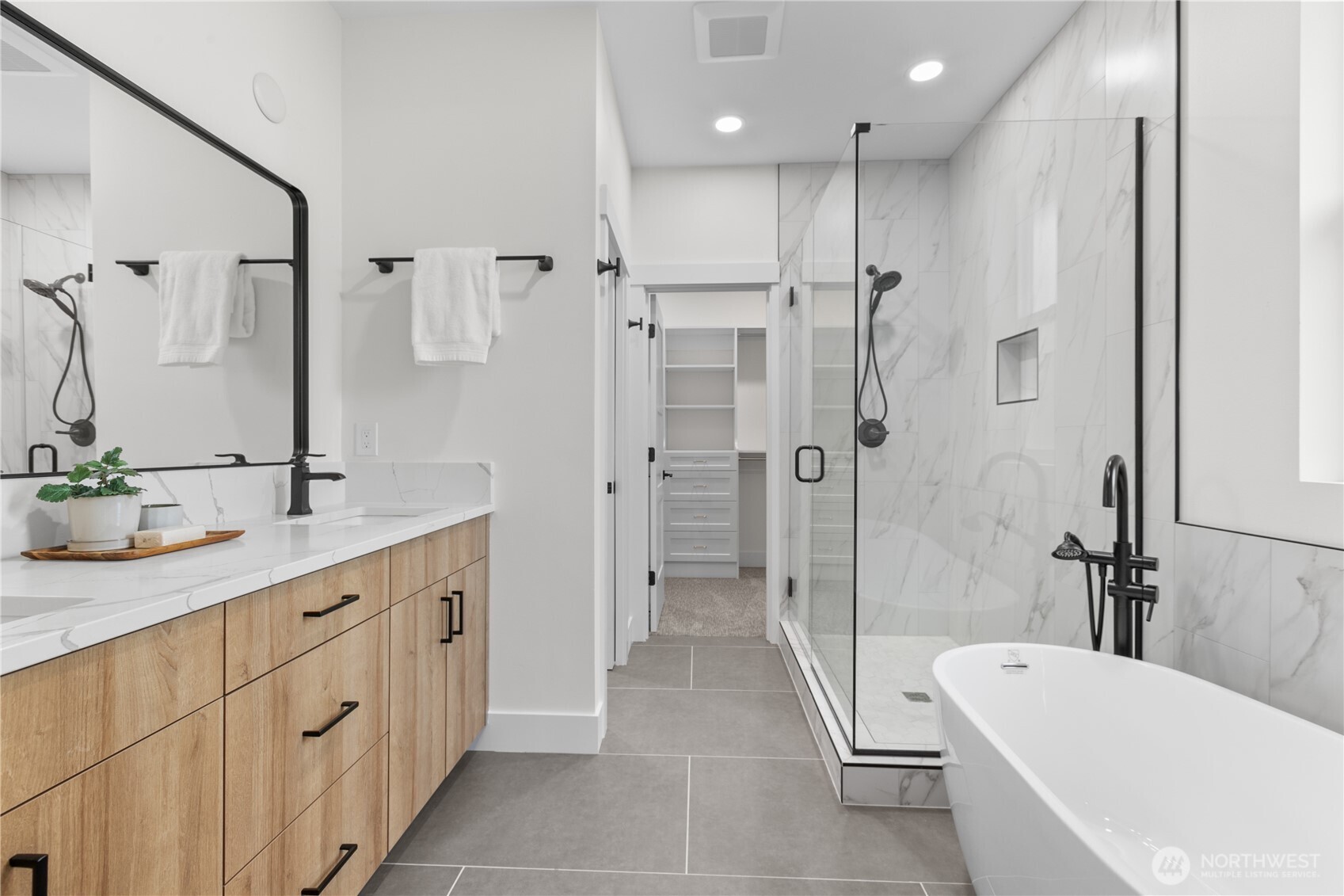 6917 Red Ridge Drive Property Photo 14
