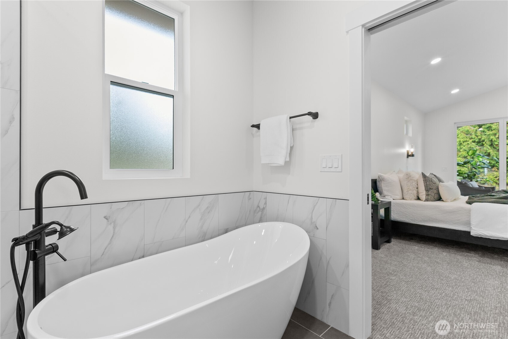 6917 Red Ridge Drive Property Photo 16