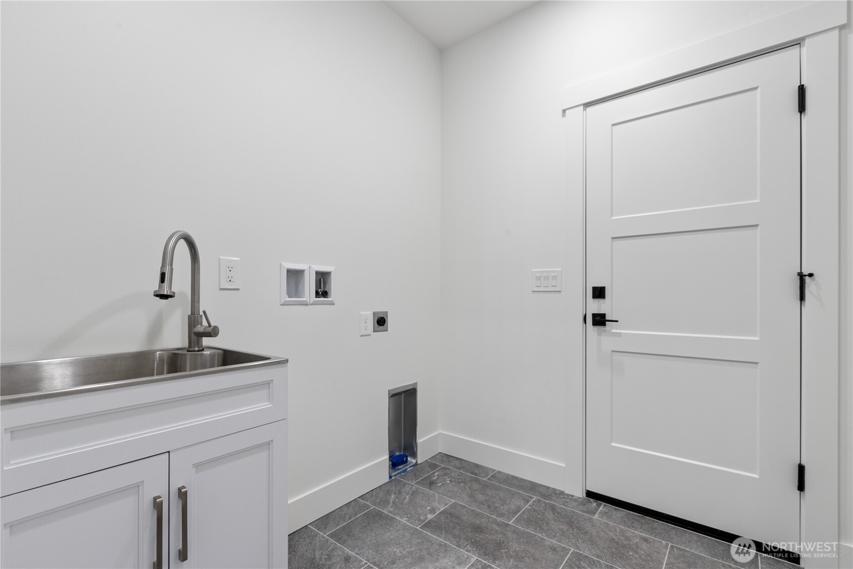 6917 Red Ridge Drive Property Photo 23