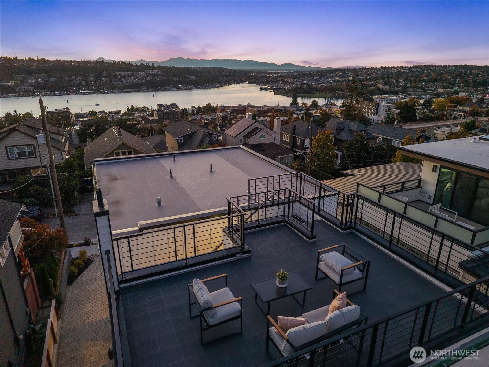 2214 Broadway B Property Photo 1