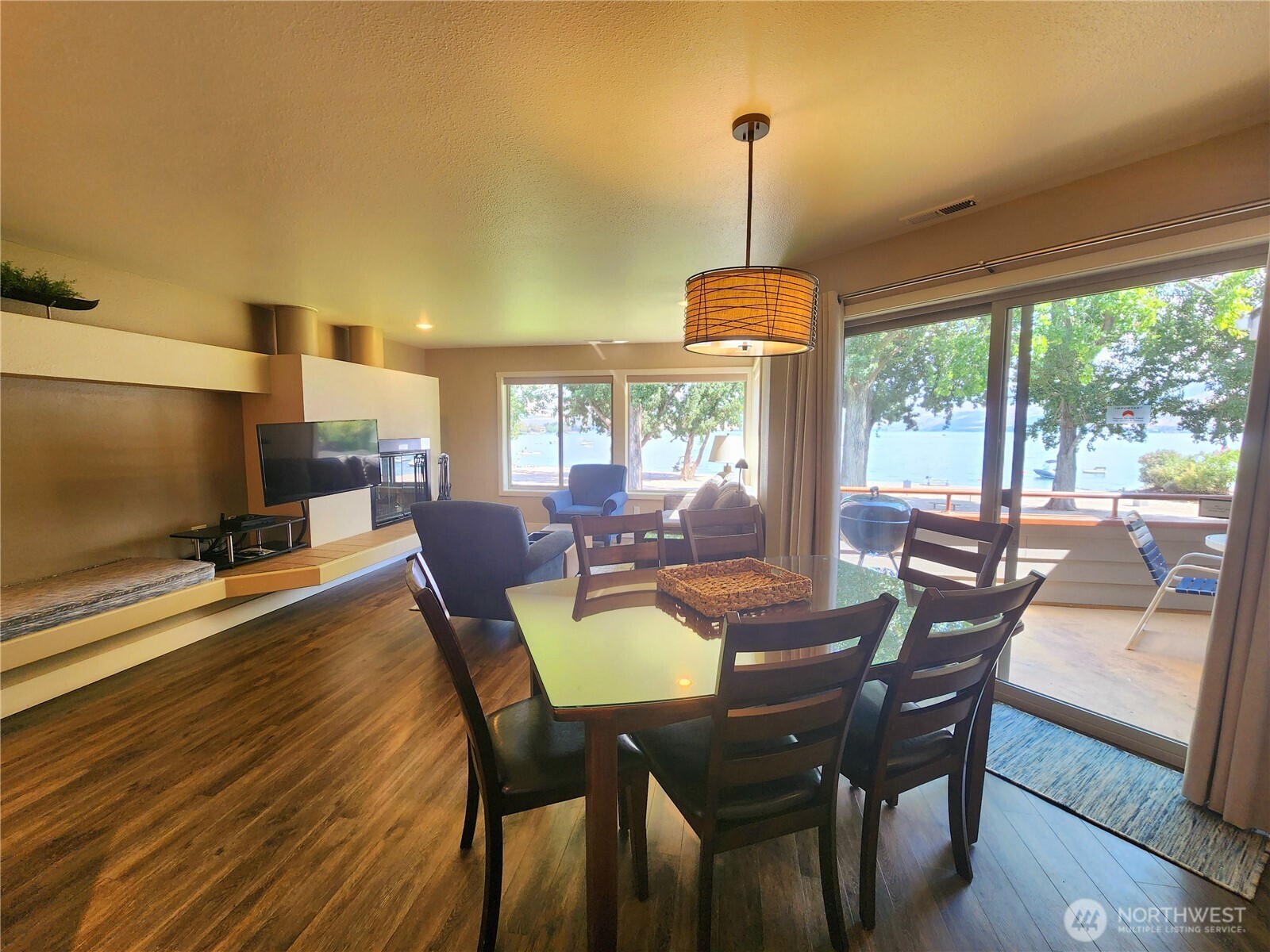 1 Beach 549-N Property Photo 1
