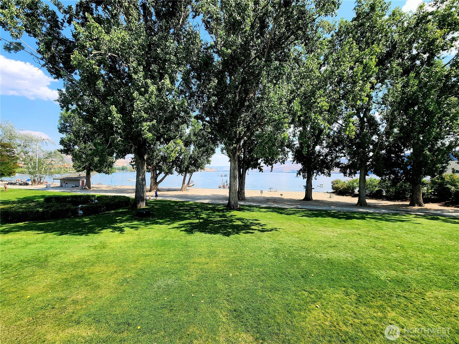 1 Beach 549-n Property Photo 4