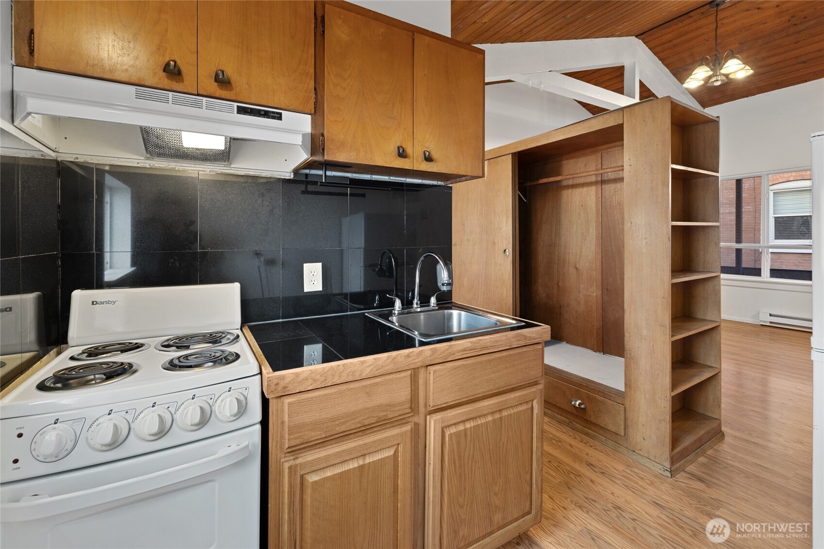 1718 Summit Avenue Property Photo 6