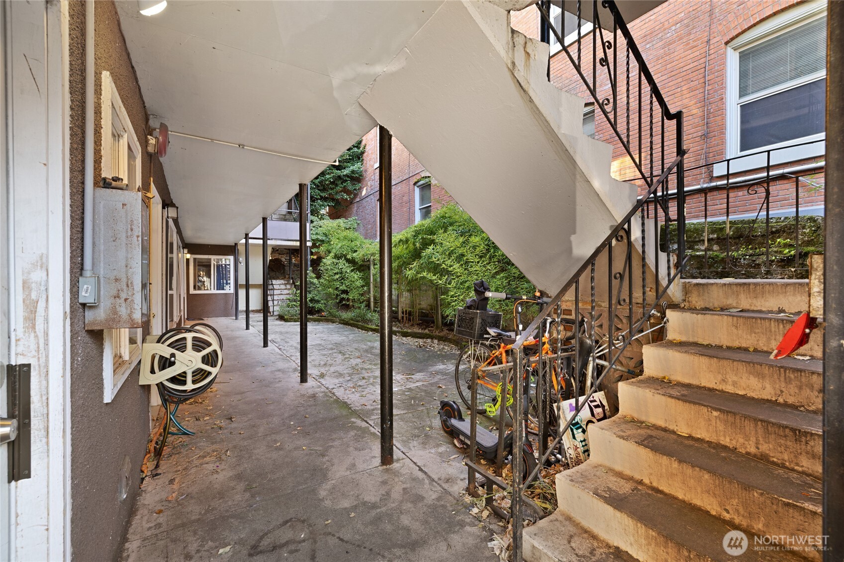 1718 Summit Avenue Property Photo 9
