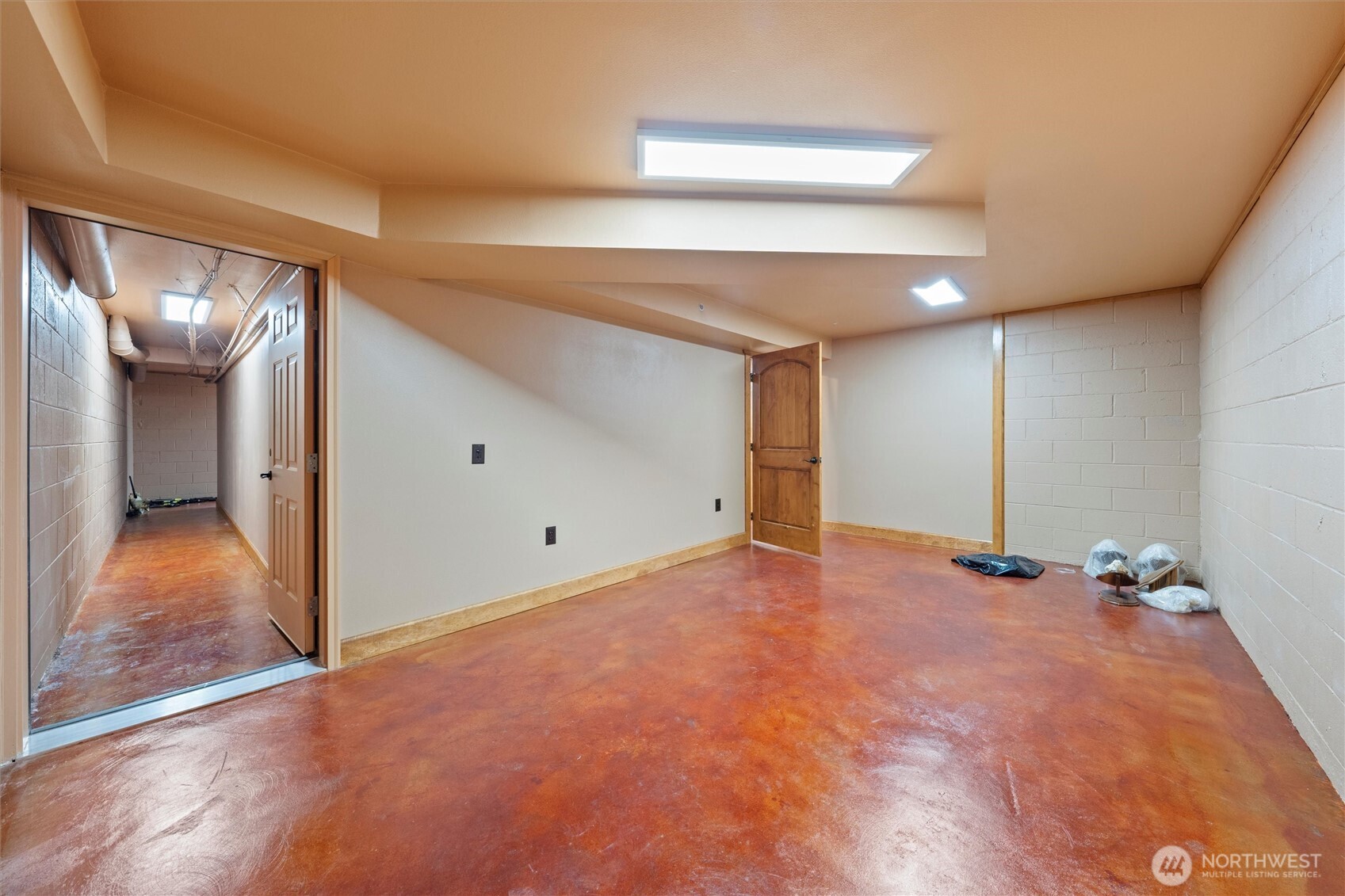 1207 E Main Street Property Photo 17