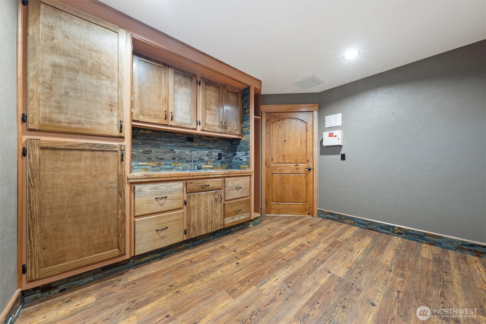 1207 E Main Street Property Photo 29