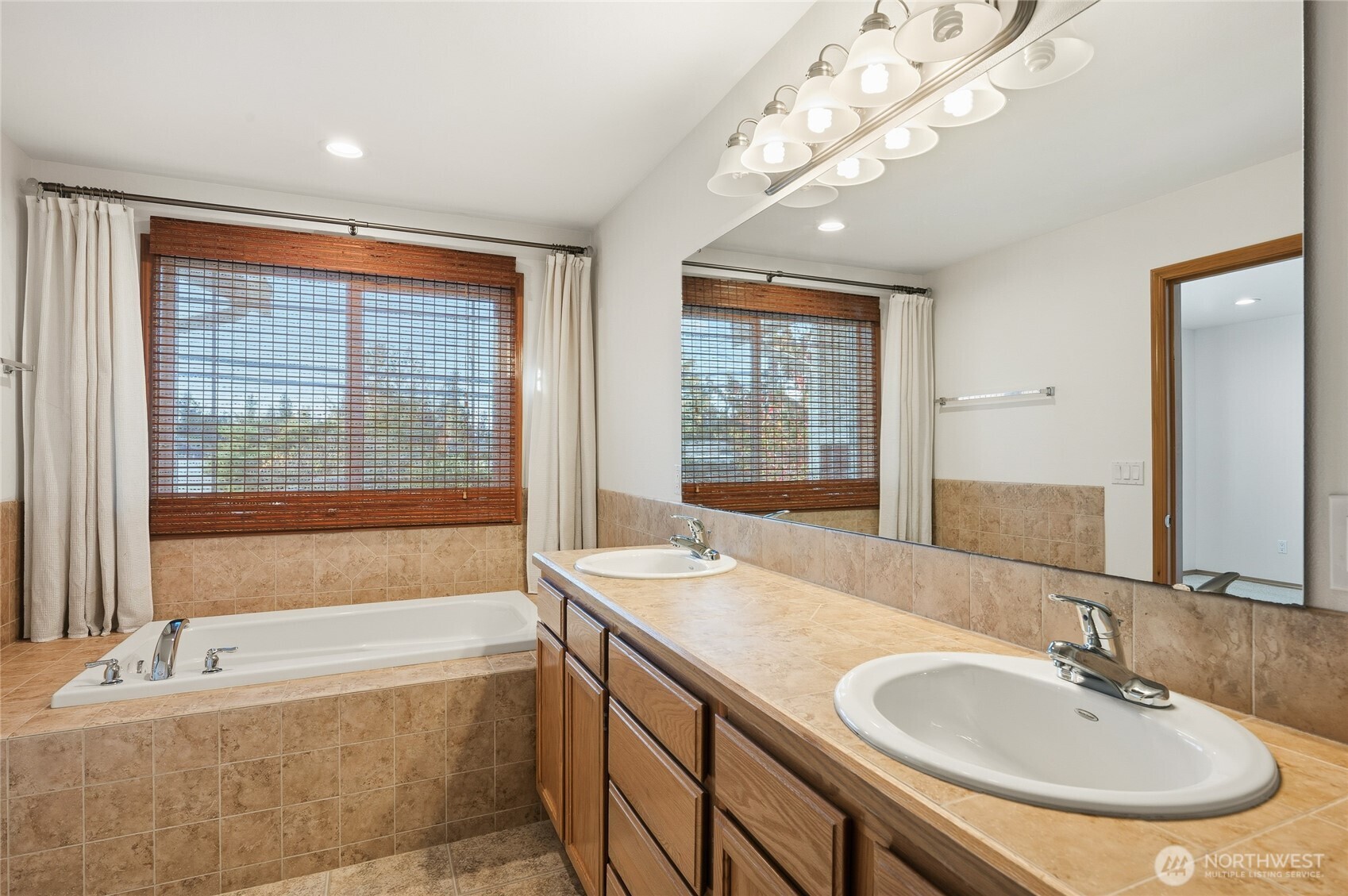 14019 52nd Avenue B Property Photo 26