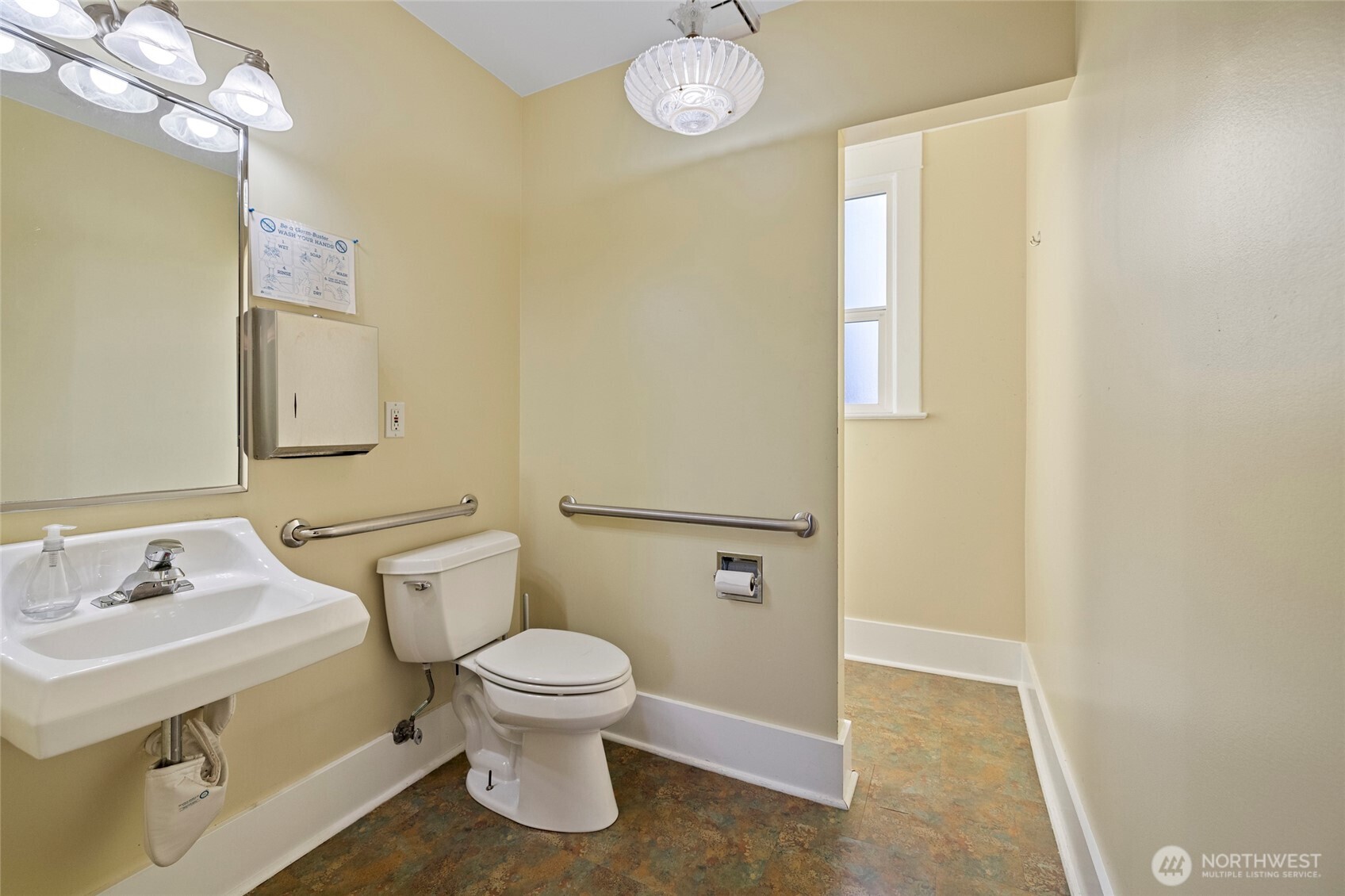 225 N Walnut Street Property Photo 15
