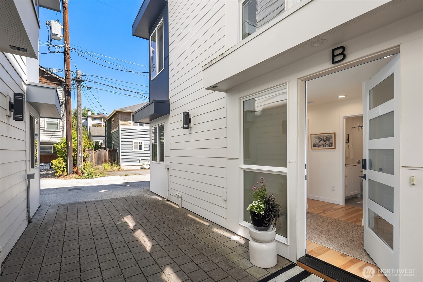 6042 B 41st Avenue Property Photo 1