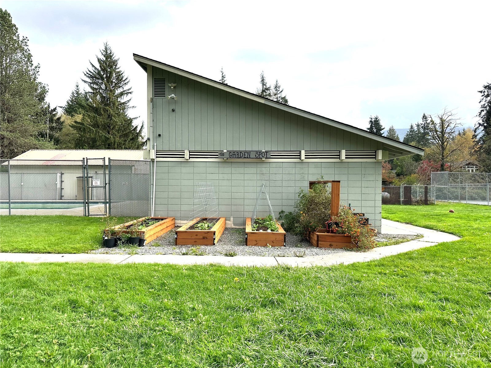 1 W Alder Drive Property Photo 7