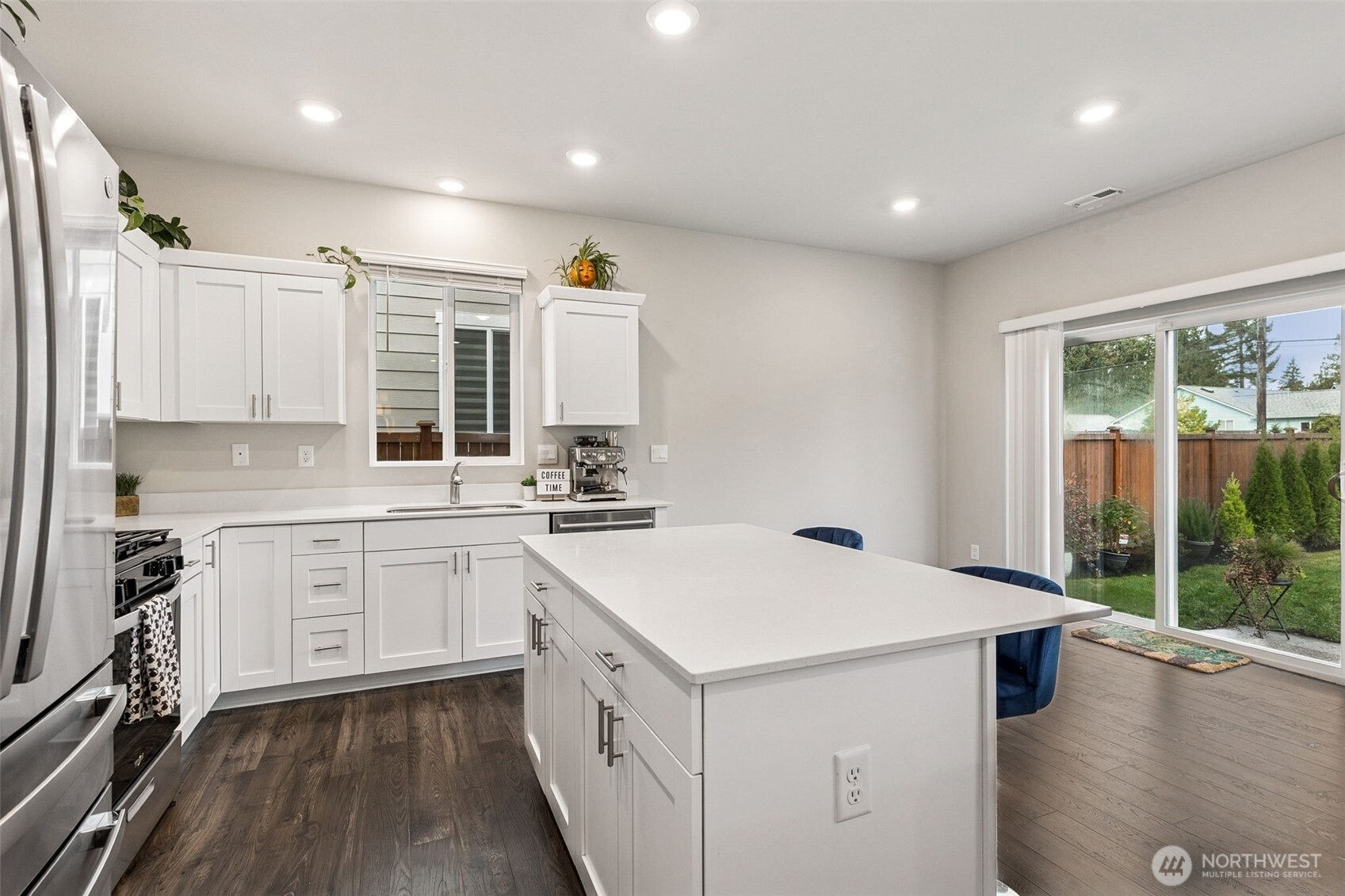 4221 Savannah Loop Property Photo 4