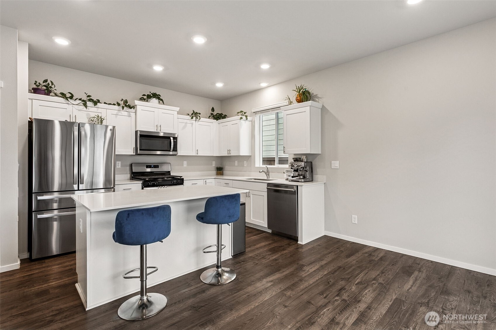 4221 Savannah Loop Property Photo 5