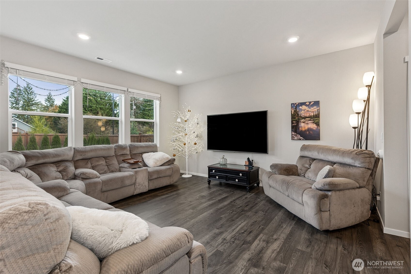 4221 Savannah Loop Property Photo 7