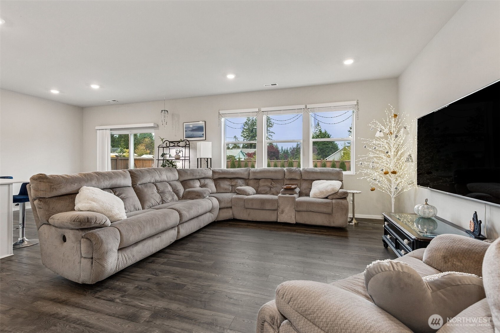 4221 Savannah Loop Property Photo 8