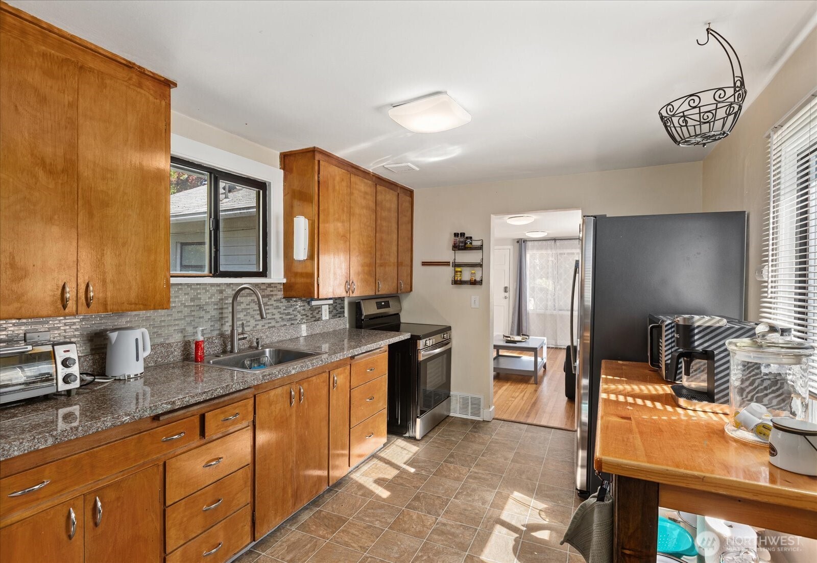 10019 Interlake Avenue Property Photo 13