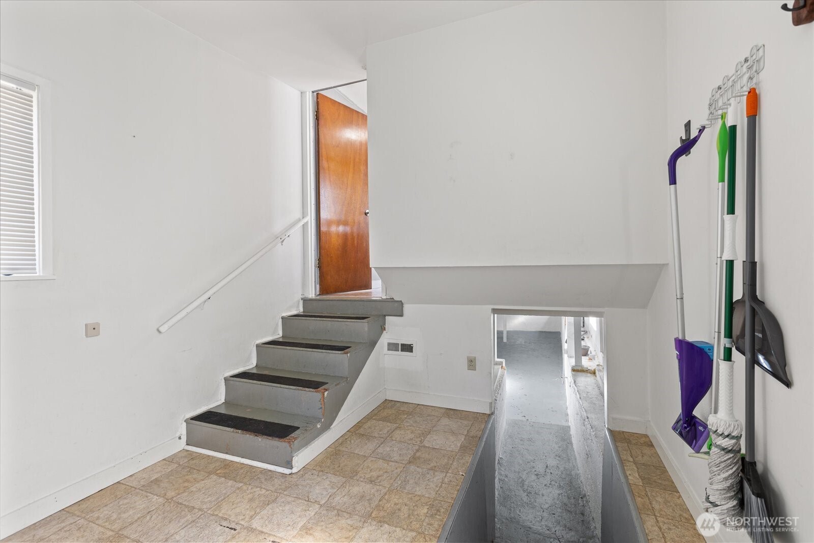 10019 Interlake Avenue Property Photo 20